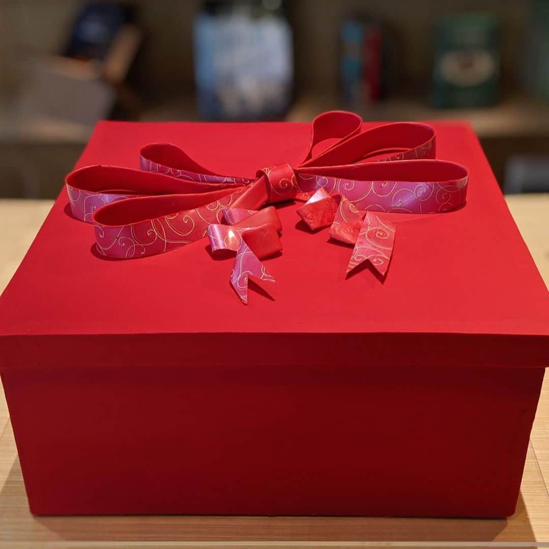大見さなえさんのインスタグラム写真 - (大見さなえInstagram)「『#ルワンジュ東京 』クリスマス﻿ コレクション🤶🎄2019﻿ ご招待いただき行ってきました☺️🥂﻿ ﻿ サンタとトナカイくまちゃん可愛すぎる🐻💓﻿ ドーム型の中に入ったクマちゃんや、﻿ 箱もチョコで開けたら巨大ケーキが出てくる﻿ サプライズケーキも😍❄️﻿ ﻿ あげるのも貰っても嬉しいケーキばかり(*´꒳`*)🎂﻿ まだまだ載せたいケーキあるから続きは後日💓﻿ ﻿ さくらちゃんと共に癒されてきた(*´꒳`*)🌸﻿ ﻿ #louangetokyo #ルワンジュトーキョウ﻿ #クリスマスケーキ #ケーキ #可愛い﻿ #インスタ映え #めぐログ_六本木 #cake﻿ #クマ #くま #cute #pixelで撮影 #サンタ #クリスマス﻿」11月12日 17時30分 - tabe_megumi