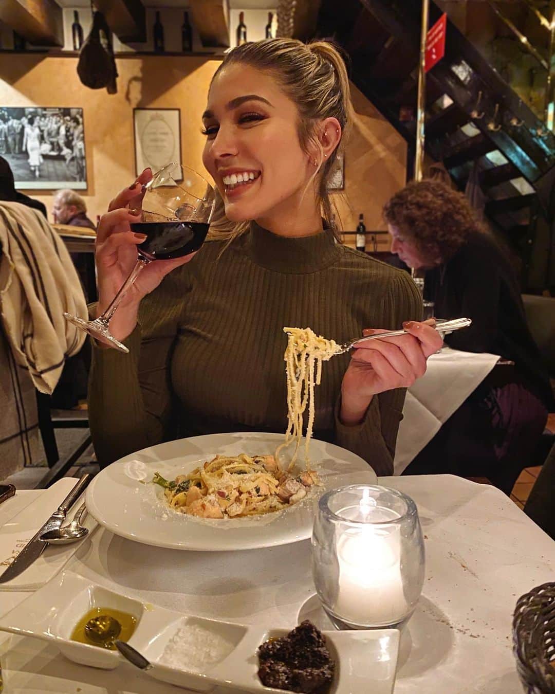 キャシー・ケリーのインスタグラム：「“influencing”」