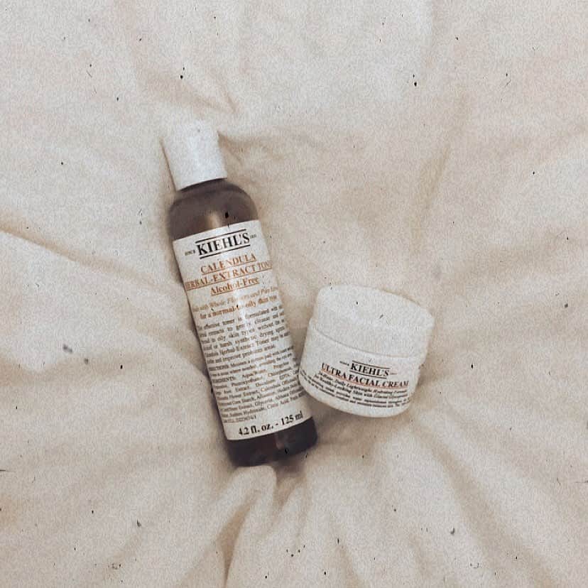 のインスタグラム：「・ #kiehls に変えてから肌の調子がよろしい〜 この他に美容液もあってすごい良かった🧼 自分に合うスキンケア見つけちゃった、嬉」