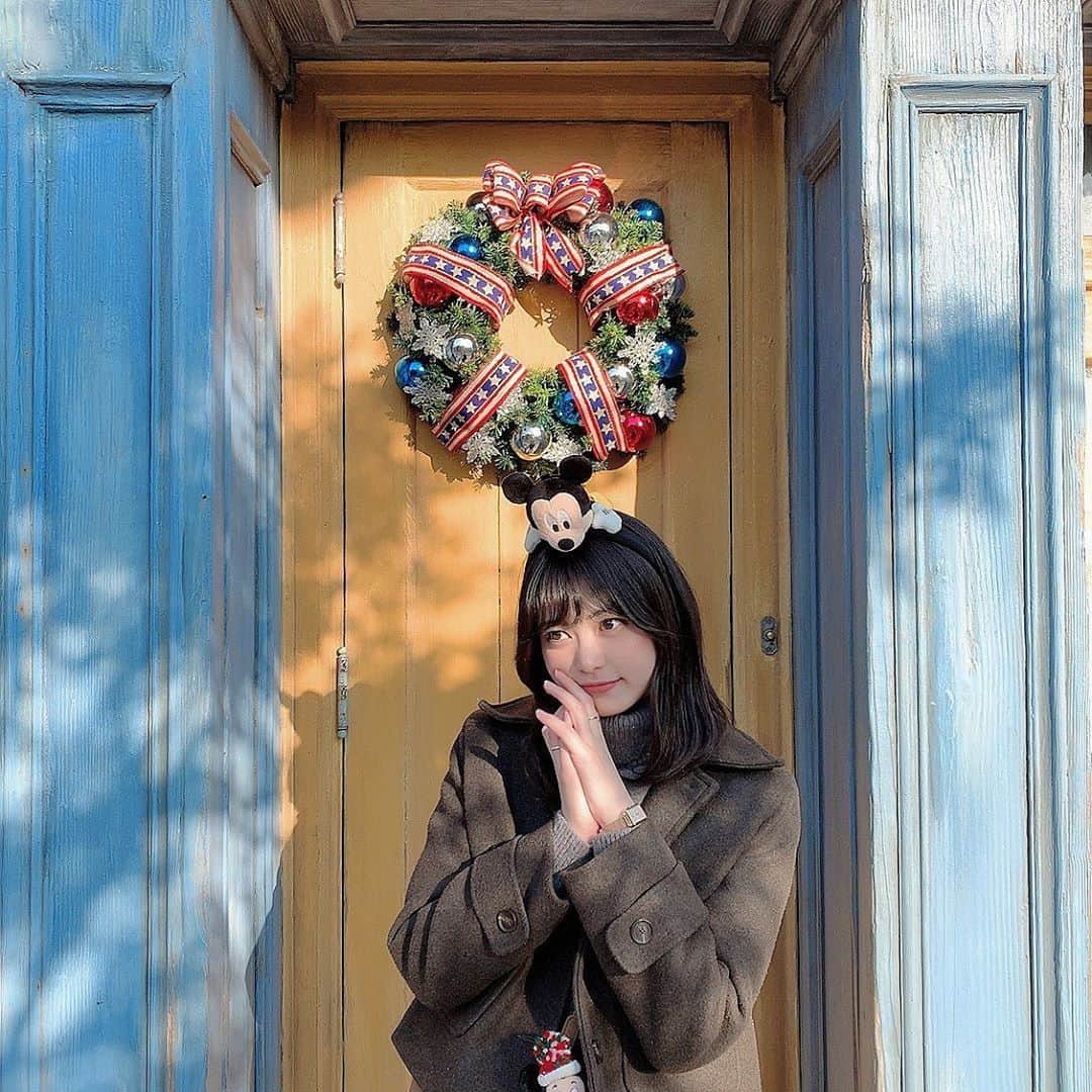 前田亜美のインスタグラム：「. . 写真いっぱい載せちゃう( ˙꒳​˙). . . #お気に入りの写真はどれですか #ここの場所好きなの #飾り付け可愛い #ディズニーシー #Disney #DisneySea #ディズニーコーデ」