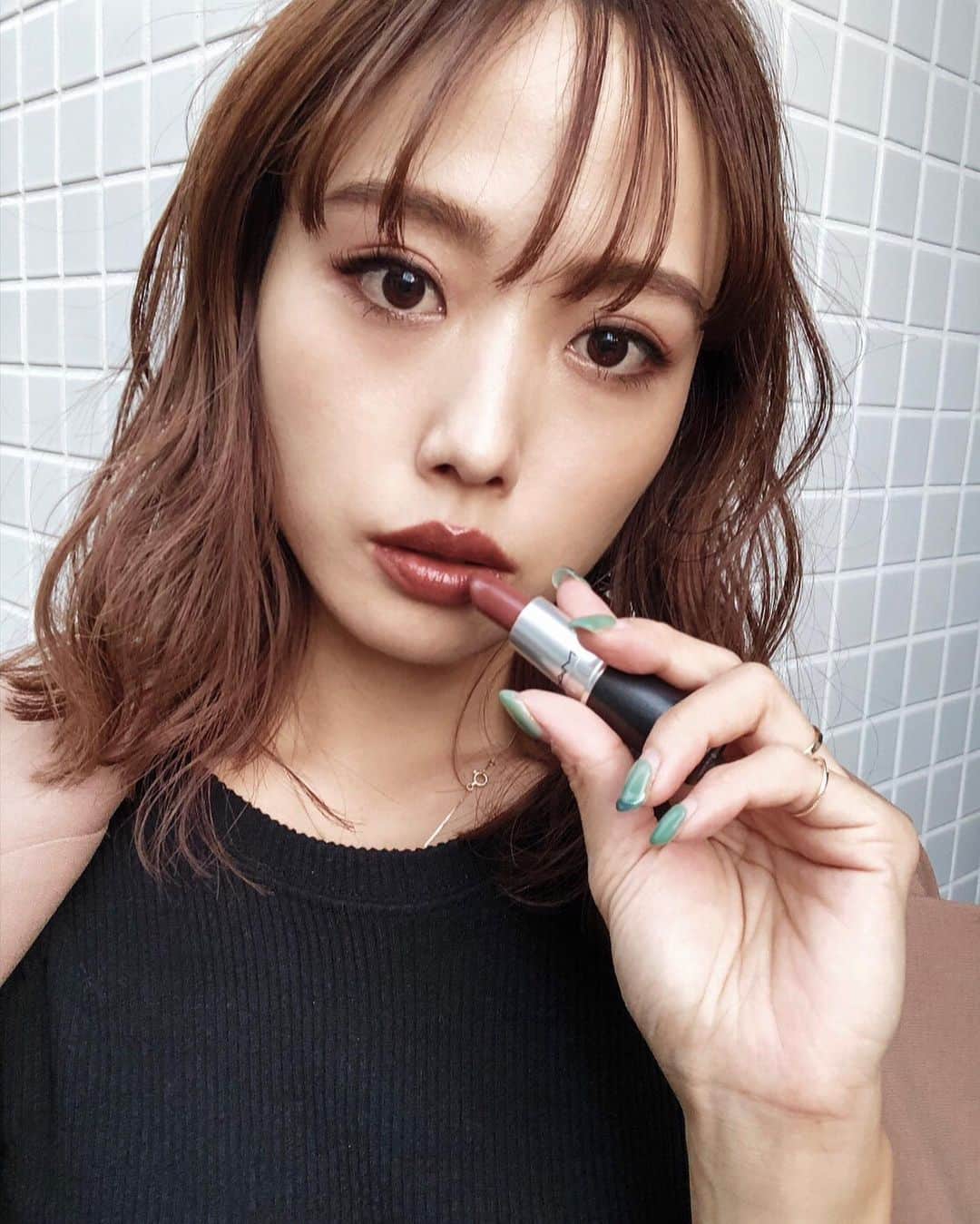 三方美穂さんのインスタグラム写真 - (三方美穂Instagram)「昨日ストーリーupしました @maccosmeticsjapan のLIP💄 #タッチ 元々唇の色が綺麗じゃない私はベースにインパルシブを重ねて使うことも多いです☺️ どちらもおすすめ🧡 今日は気分を変えて久しぶりにウェーブ巻きにしてみたよ〜 #3枚目の左タッチ #3枚目の右インパルシブ #lip #リップ好き #ブラウンカラー #mac #ウェーブ巻き #ヘアアレンジ #make」11月12日 17時41分 - mihomikata