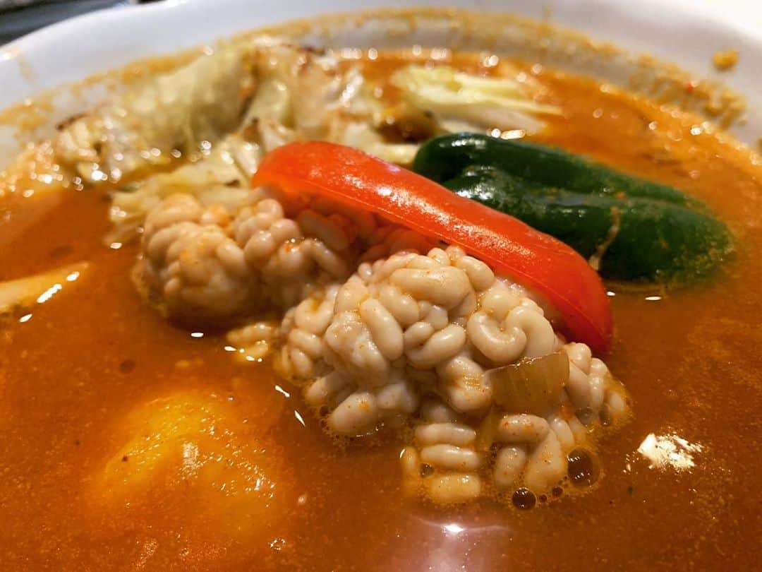 廣岡俊光さんのインスタグラム写真 - (廣岡俊光Instagram)「. 『私的札幌スープカレー店3選』 よくおすすめのスープカレー店を聞かれます。 この3つを抑えておけば間違いなし。 気が付けばこの1週間で全部行ってました。笑 . #五〇堂  #噴火湾産たちとチキンと白菜のカレー . #foodstagram #北海道グルメ #札幌グルメ #札幌ランチ #カレー #カレー部 #スープカレー #スープカレー部 #辛いは幸せ #カレーマニア #lovecurry #currylove #currylovers」11月12日 17時36分 - uhb_hirooka