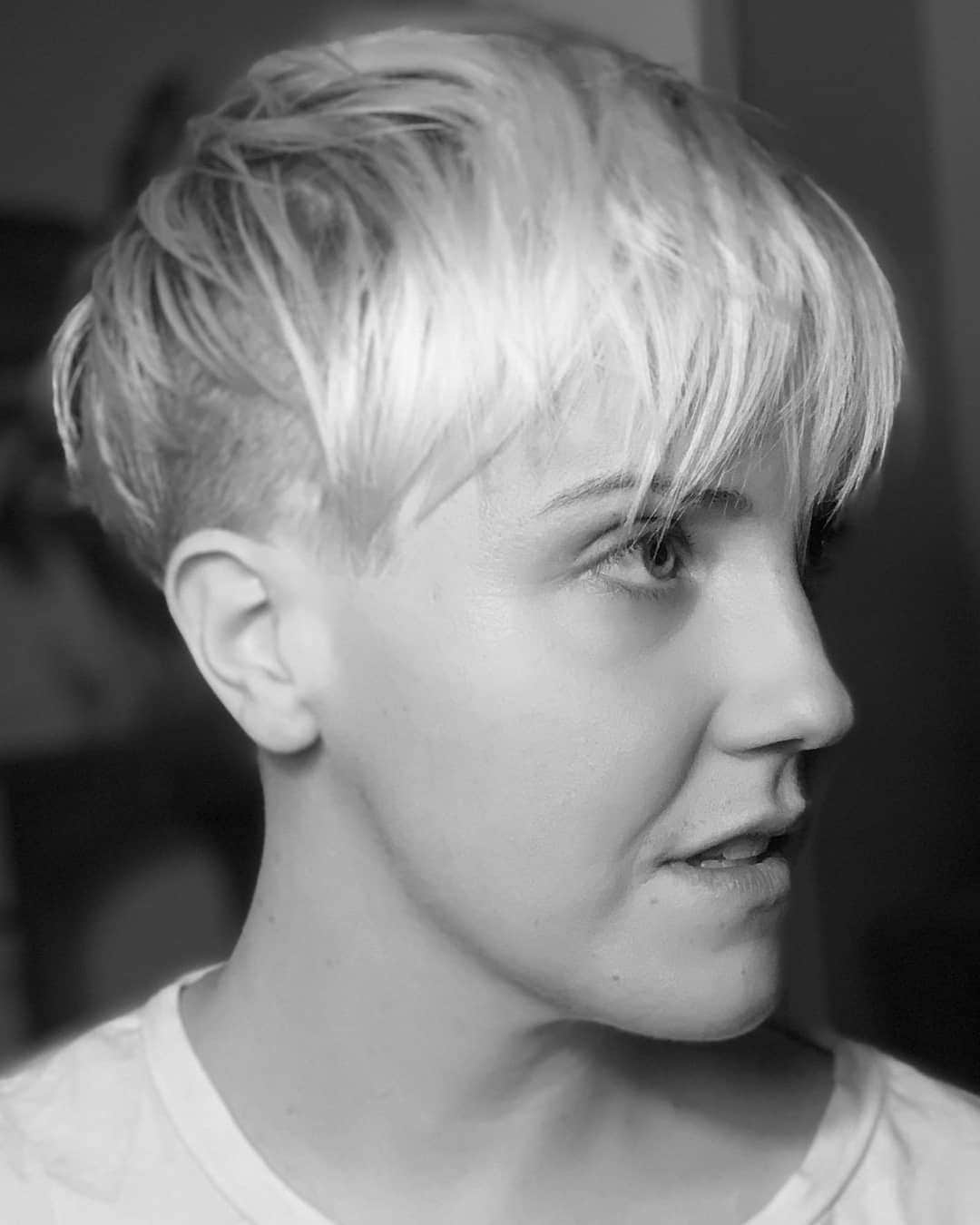 ハナー・ハートのインスタグラム：「✂️ @kerrieurban . #shorthair  #shorthaircuts  #queerfashion #cuties #dracomalfoy  #hairstyles  #inspo  #hairinspo  #hairinspiration」