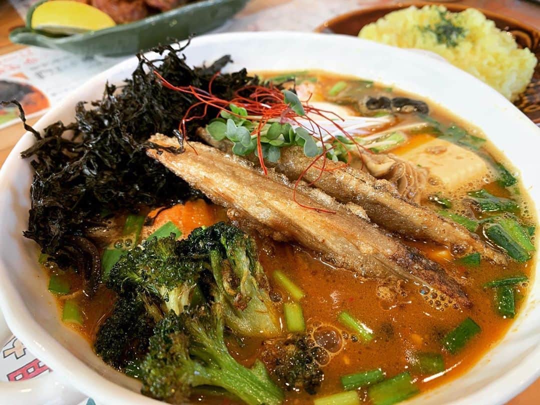 廣岡俊光さんのインスタグラム写真 - (廣岡俊光Instagram)「. 『私的札幌スープカレー3選』 よくおすすめのスープカレー店を聞かれます。 この3つを抑えておけば間違いなし。 気が付けばこの1週間で全部行ってました。笑 . #トムトムキキル #牡蠣ニラキーマ豆腐のスープカレー .  #foodstagram #北海道グルメ #札幌グルメ #札幌ランチ #カレー #カレー部 #スープカレー #スープカレー部 #辛いは幸せ #カレーマニア #lovecurry #currylove #currylovers」11月12日 17時37分 - uhb_hirooka