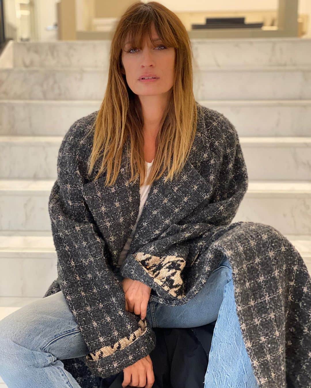 カロリーヌ・ド・メグレのインスタグラム：「#ChanelFallWinter by @cdmdiary」