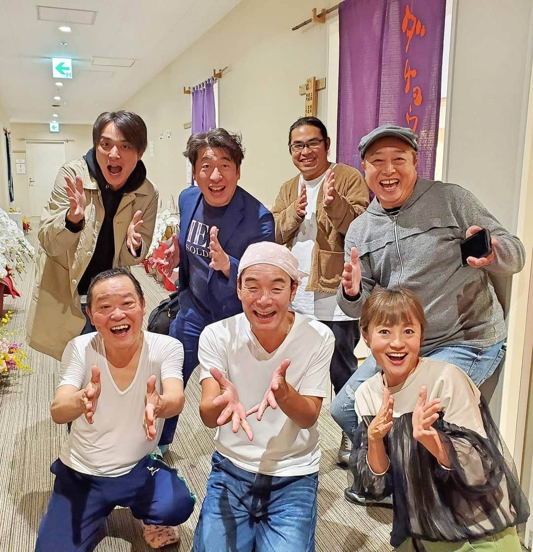 中岡創一さんのインスタグラム写真 - (中岡創一Instagram)「最近の中岡の  悩み！  めちゃくちゃ気に入って ダチョウ倶楽部さんの帽子を購入したのだが  普段かぶらないタイプの帽子なので  どういう風にかぶるのが正解か悩む  #中岡のくせに悩むとか生意気 #中岡はどれも似合わない #正解などない #普段かぶるタイプの帽子がかわいそう #ビニール袋かぶせとけ #でも #帽子はええよな #いいね #もらっとけ #ダチョウ倶楽部さんの西遊記 #観に行ってよかった #ガダルカナル・タカさんとダチョウさんの会話が昔からの仲間の感じがあって素敵だった」11月12日 18時09分 - lottinakaoka