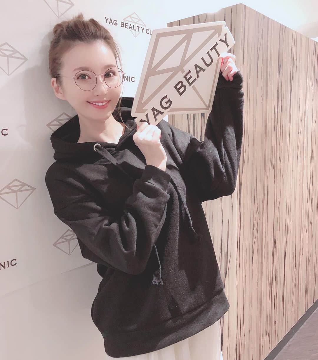 辰巳ゆいのインスタグラム：「先日2回目のレーザートーニングに行って来ました💕﻿ ﻿ 何か、2回目の方が痛くなかった！！﻿ ﻿ #RRRパック中は、寝ちゃいました🤣﻿ ﻿ ﻿ 渋谷院 YAG BEAUTY CLINIC﻿ ☏0120915959﻿ ﻿ #YAGBEAUTY #レーザートーニング #RRRマスクパック #シミ #肝斑 #美肌 #美容」