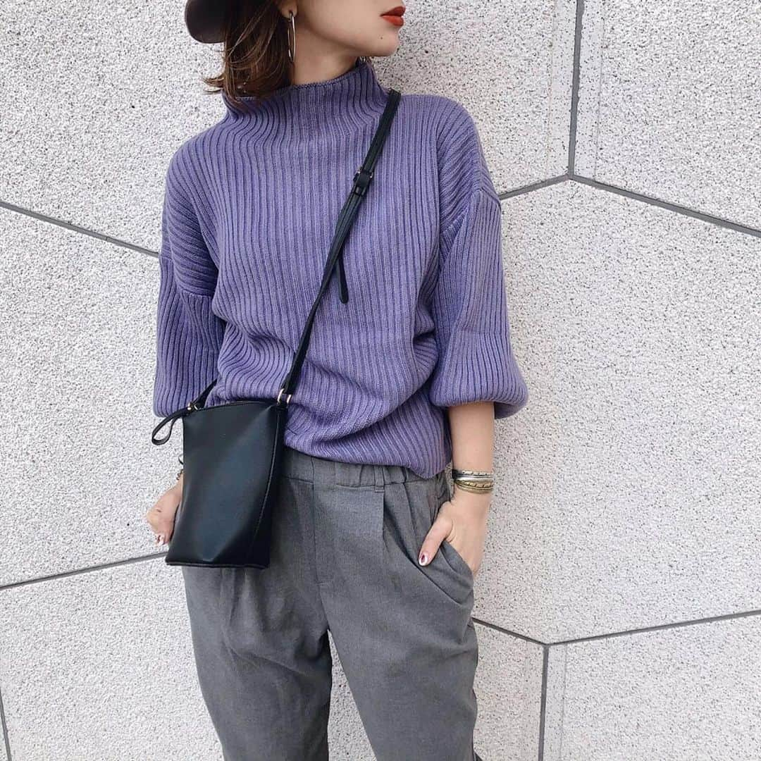 titivateさんのインスタグラム写真 - (titivateInstagram)「. . 【 style share 】 ボトルネックリブニットプルオーバー 品番：AOXP0979 ¥2,990+tax . @ka_lly 様、素敵なコーディネートありがとうございます✨ ボリュームがあるように見えてコンパクトにまとまるリブニット🎶 袖のふんわり感と人気のボトルネックがトレンド感たっぷりです💜 今ならクーポン利用で11/15(金)10:59まで20%OFF&送料無料でお買い求めいただけます🌈🙌🏻 . STYLE SHARE 募集中！ titivateのアイテムを取り入れてコーデを投稿しよう！ ハッシュタグは『#titivatestyle』 . 素敵な着こなしで、もしかしたらtitivateのアカウントで紹介されちゃうかも⁈ 「リアル」で「身近」なオシャレコーデを楽しみにしています♪ . #titivate #ティティベイト #ファッション #ニット #ボトルネックニット #リブニット . . #Repost @ka_lly ・・・ ・ ・ 冬に着るカラーニット💜💜 @titivatejp ・ ・ 新鮮って褒められた～🤤🥀 ・ 今日のコーデでした！ ・ ・ #私服 #秋服 #秋コーデ #秋のコーデ #冬コーデ #冬ファッション #冬ニット #ニット #ボトルネック #ボトルネックニット #ニットスタイル #ボトルネックリブニットプルオーバー #パープルニット #パープルコーデ #ティティベイト #titivatestyle #titivate」11月12日 18時19分 - titivatejp