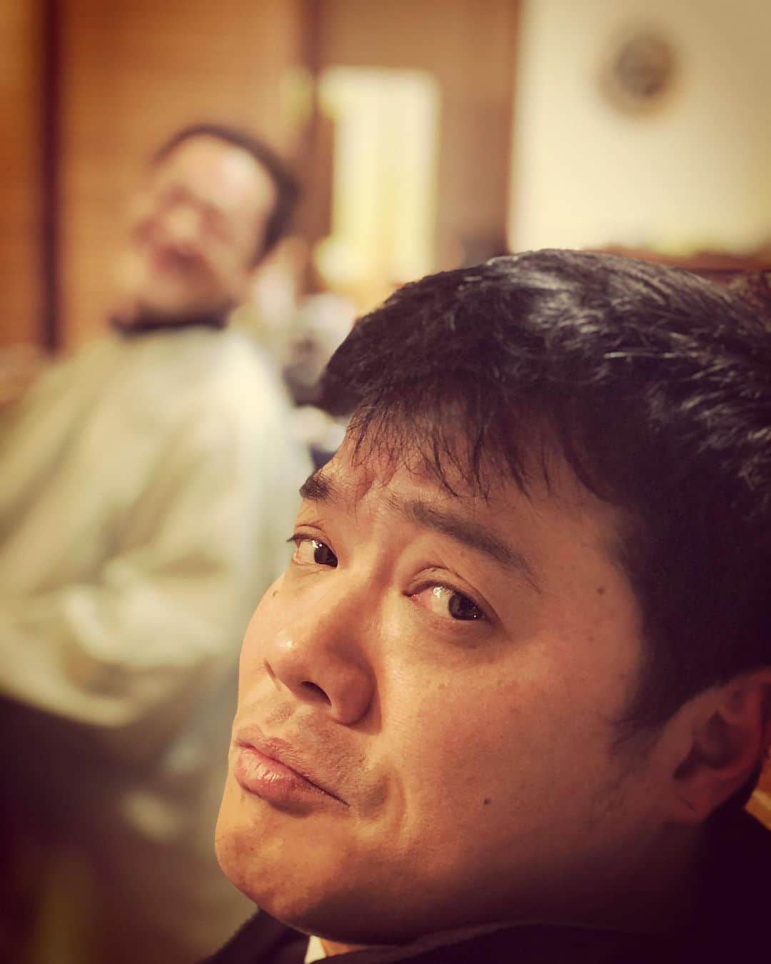 杉本知香さんのインスタグラム写真 - (杉本知香Instagram)「シブい佐田くんの向こう側で 満面の笑み❓なえいじ。 ポートレートいい感じ🤪  #中目黒美容室 #バッドボーイズ佐田 #バッドボーイズ #佐田正樹#デメキン #インポッシブル井元 #インポッシブルえいじ#インポッシブル」11月12日 18時27分 - sugimotoc