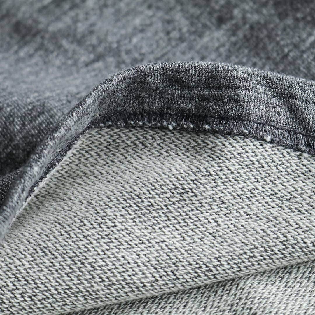 Japanblue Jeansさんのインスタグラム写真 - (Japanblue JeansInstagram)「. ✔New Item インレイ編みのラグランロングスリープが入荷しました。 しっかりとしたハードタッチのインレイ。 元々廃業していた工場の生地を一から再現し、岐阜の工場さんと一緒に企画開発。 決して効率的な生産方法ではありませんが、このインレイにしかない風合いがあります。 . New arrival of Inlay raglan long sleeve. Thick and hard touch texture. Making from fabric with factory. [新入荷]  J6740J01 Hard Inlay raglan Sleeve Color: WHT,NV,GRY,OD . #japanbluejeans #madeinjapan #factory #国産 #岡山デニム #倉敷 #児島 #デニム #ジーンズ #jeansstreet #ジーンズストリート #インレイ #ハードインレイ #岐阜」11月12日 18時41分 - japanbluejeans