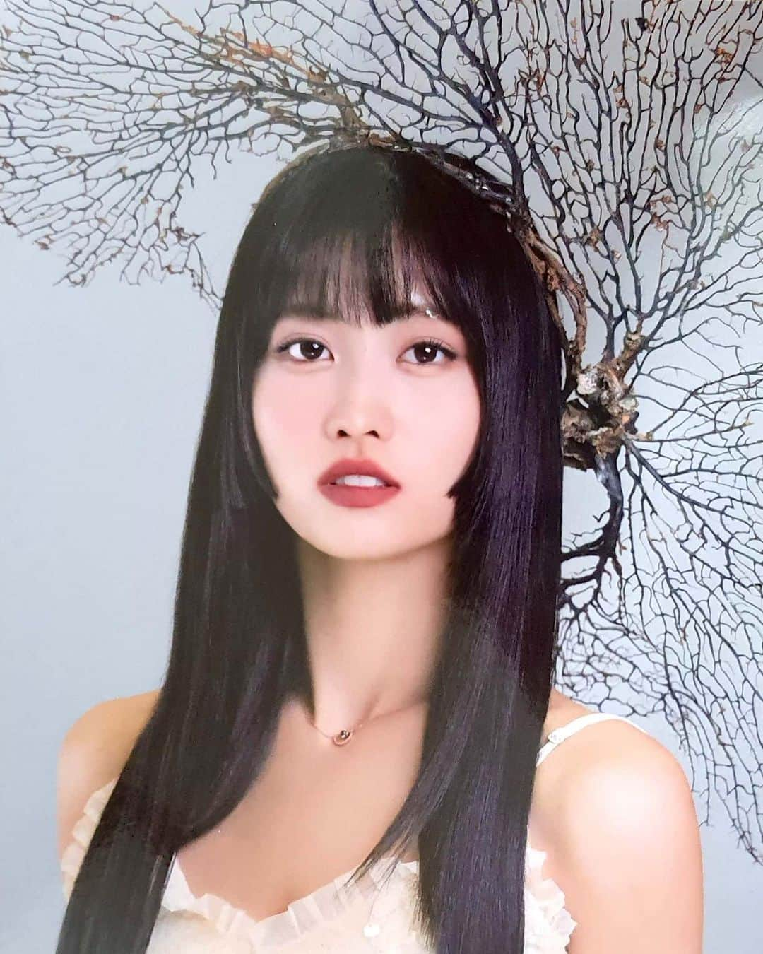 モモさんのインスタグラム写真 - (モモInstagram)「♡ [Scan] 191112 - TWICE 2020 Season’s Greetings “ILLUSION” -  #MOMO #트와이스 #모모 #平井もも #もも #TWICE ©️ ohmore_423」11月12日 18時39分 - momojype