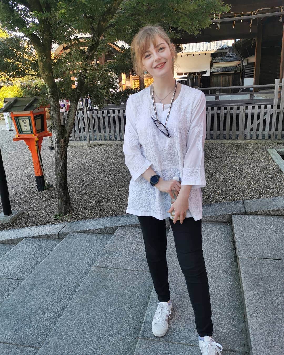 Ella Freyaのインスタグラム：「✨ Traditional Japanese setting is so peaceful.  伝統的な日本で落ち着きました #京都」