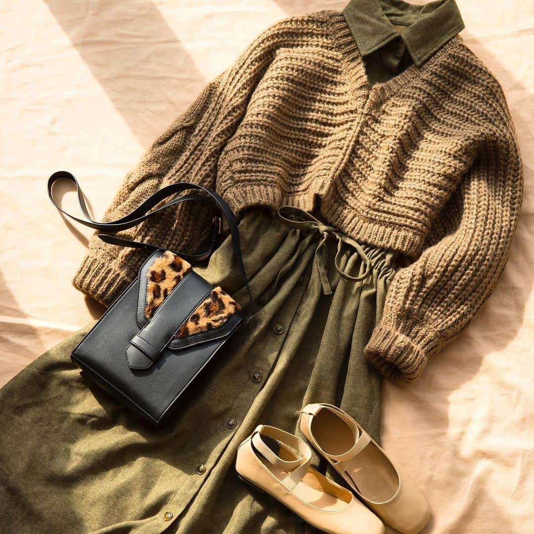 WEGOさんのインスタグラム写真 - (WEGOInstagram)「✔︎knit ¥2,999＋tax ✔︎corduroy one-piece ¥3,999＋tax ✔︎shoulder bag ¥2,599＋tax  #wego#ウィゴー#ladies#レディース#fashion」11月12日 18時58分 - wego_official