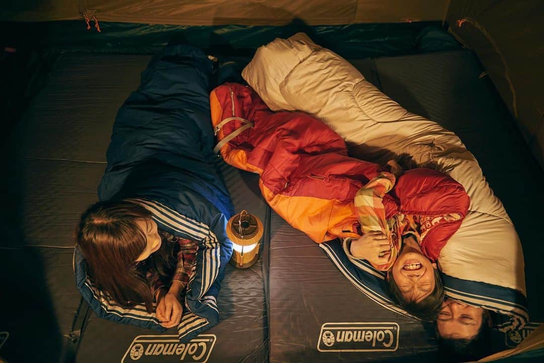 Coleman Japanさんのインスタグラム写真 - (Coleman JapanInstagram)「＼冬キャンプは寝袋が重要！／ これからどんどん寒さが深まり、冬キャンプのシーズンがやってきます🍂❄️ ・ 寝袋選びやレイヤリングなどの防寒対策をしっかりして、冬キャンプを存分に楽しみましょう♪ ・ ・ ・ #灯そうColeman #灯そうコールマン #灯そう #Coleman #コールマン #Camp #キャンプ #Outdoor #アウトドア #sleepingbag #寝袋 #シュラフ」11月12日 19時04分 - coleman_japan