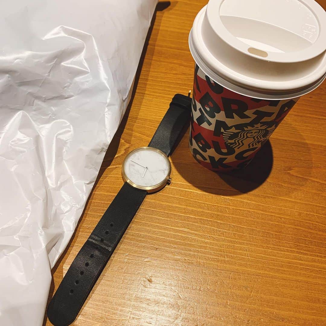 椿隆之のインスタグラム：「たまには  数字に捉われず  ほっこりと  #スターバックス　#コーヒー　#のんびり  #mavenwatches #マベン #マベンウォッチズ #腕時計 #時計 #手元倶楽部  クーポンコードは、 【kibat1105】 ご使用で10パーセントオフになります。 (クーポン使用期限は本日より1年間) @mavenjapan」
