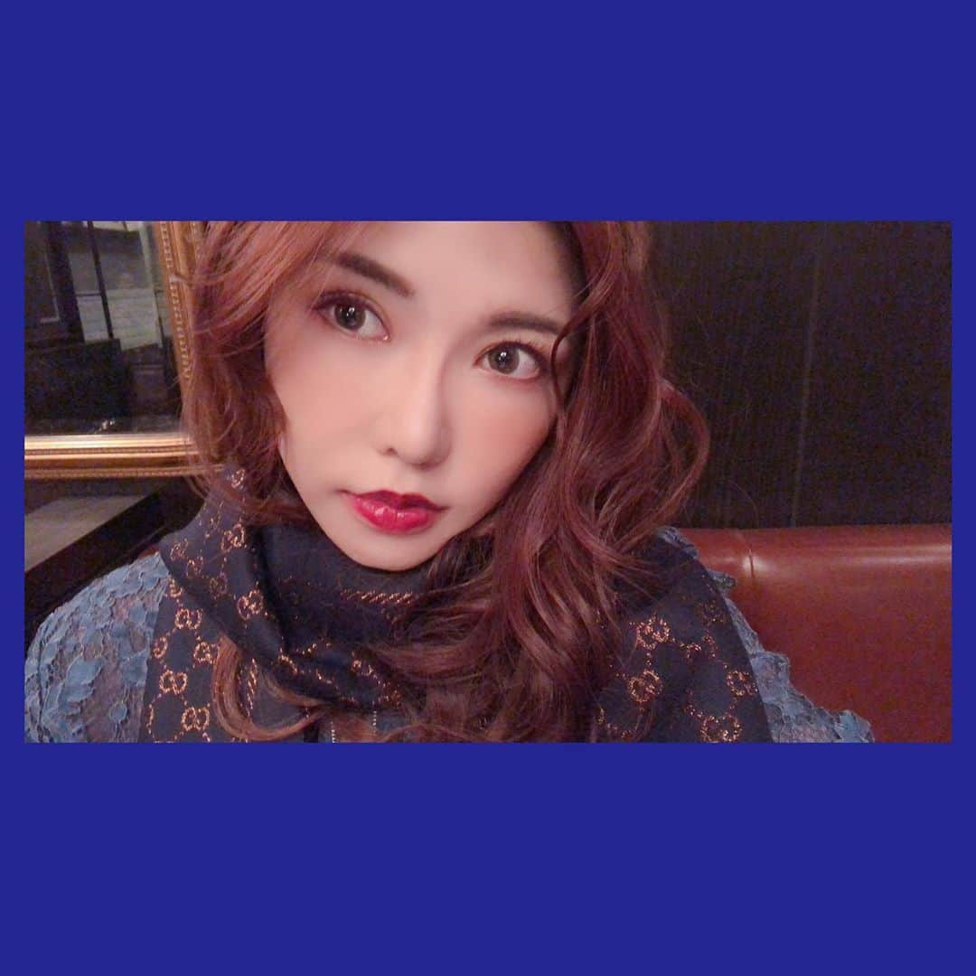 沖田杏梨さんのインスタグラム写真 - (沖田杏梨Instagram)「My lovely girl fan gave me SHISEIDO cosmetics. Grape colour lip and lilac colour eyeline is this seasons popular items. 杏梨セイバーズガールちゃんから資生堂の流行りのコスメ貰ったよ💋 特にこのライラック色のアイラインと葡萄リップ引き締め色に素敵😍❤️ #anriokita #shiseido #shiseidomakeup」11月12日 19時24分 - anri_okita