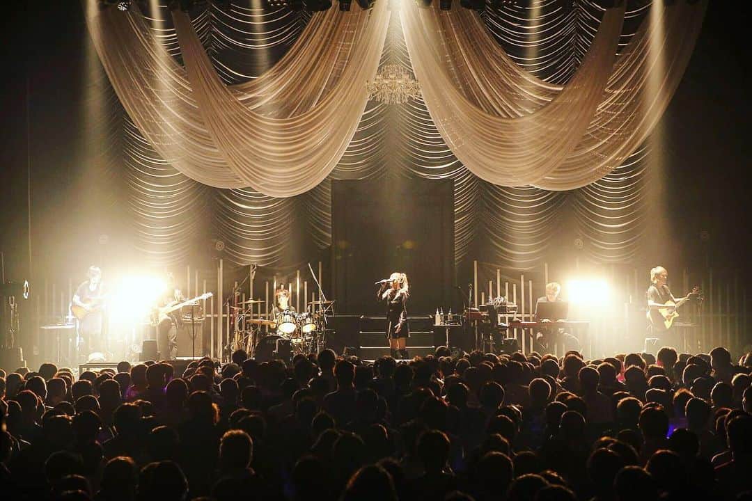 黒崎真音さんのインスタグラム写真 - (黒崎真音Instagram)「改めて . MAON KUROSAKI LIVE TOUR 2019 Beloved One! 赤坂&大阪&名古屋公演 . ありがとうございました！ . 赤坂公演の写真もらったから、一部載せるね . 残りの写真と胸の内はブログにて🍑 . 本当に本当に みんなが素敵だったー！！ #belovedone #ビラブツアー #ビラブ」11月12日 19時20分 - maonkurosaki922