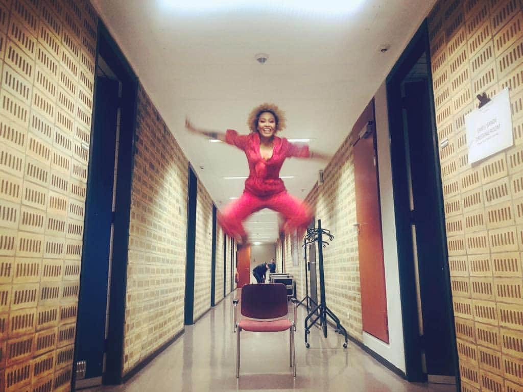 Emeli Sandéのインスタグラム：「Something like flying  Hard to describe it! 📸 @kim.kiefer」