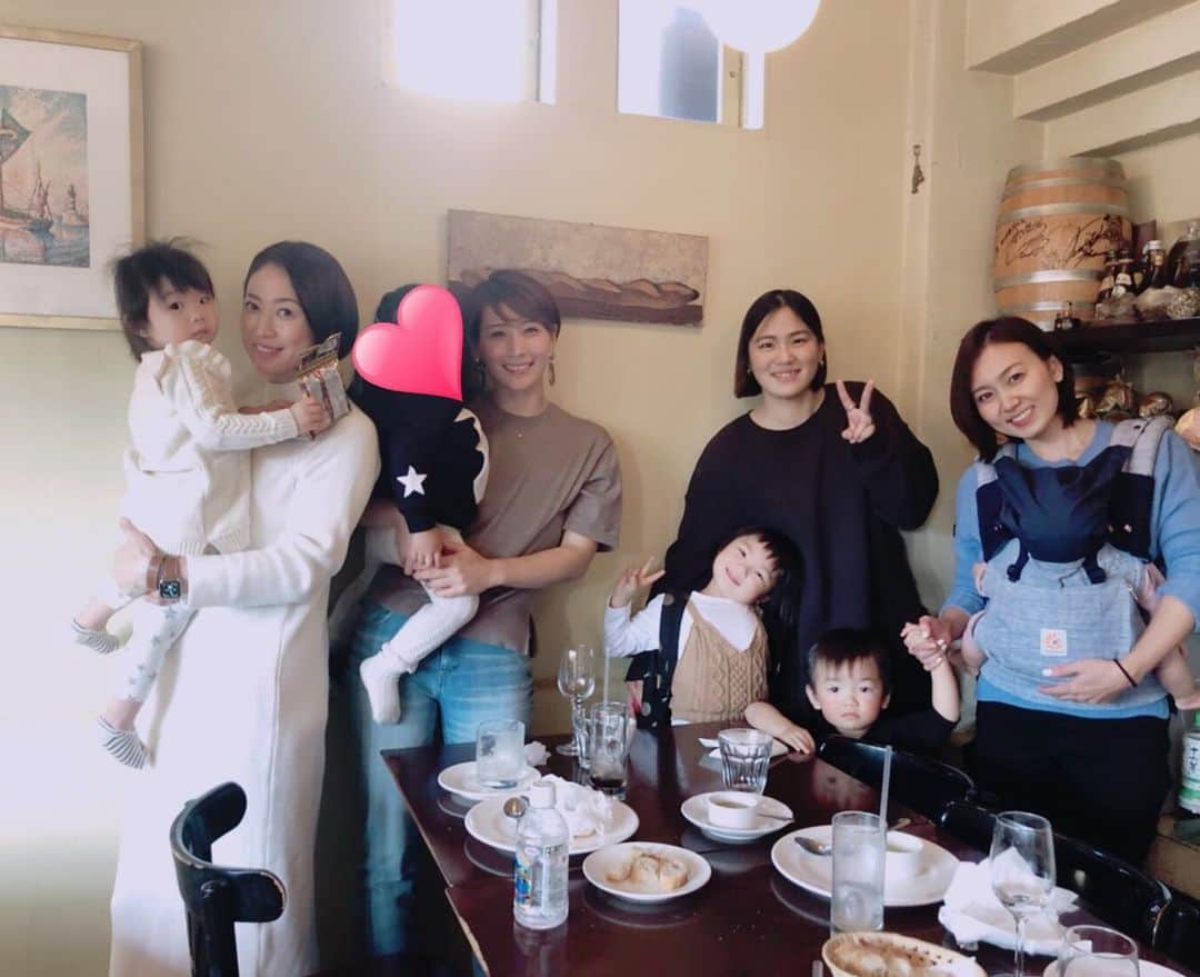 田中雅美さんのインスタグラム写真 - (田中雅美Instagram)「可愛い後輩たち＆子供たちとランチ♡  水泳やってて良かった1番のこと→こうして仲間とずっと繋がること。  一生の宝物。 頑張り抜いたことを知る仲間だから、年齢が違えど尊敬し合ったり、相談し合ったりできるんだと思うのです。  子育てのこと、それぞれの近況報告、そして、最近のスイマー事情などなど（笑）  楽しくてあっという間に時間が過ぎました。  #元日本代表 #後輩たち #ひとりおばさん #仲間に入れてくれてありがとう #みんな可愛い #宝物」11月12日 19時32分 - tanakamasami_official