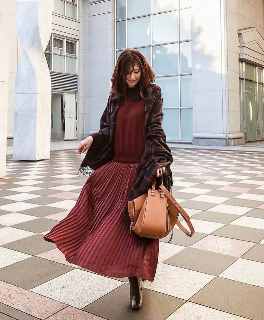 Locariのインスタグラム：「【ユニクロvsGU秋冬アイテム対決♡今年のトレンドも徹底解説！】 ぜひ記事をチェックしてみてください😊💓 . phot by @l.lily1013 さん . . . #今日のコーデ #コーディネート #ファッションコーデ #ママコーデ #プチプラコーデ #シンプルコーデ #冬コーデ #カジュアルコーデ #大人コーデ #アラフォーコーデ #きれいめコーデ #アラサーコーデ #今日のコーディネート  #gu#UNIQLO」
