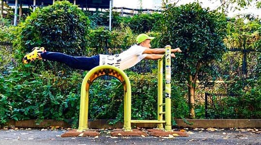 ツネ さんのインスタグラム写真 - (ツネ Instagram)「渋谷の公園に使い方の分からないトレーニング器具があったので試してみました。  #腹筋？ #背筋？ #どこ筋？ #トレーニング器具」11月12日 19時43分 - happyman0812