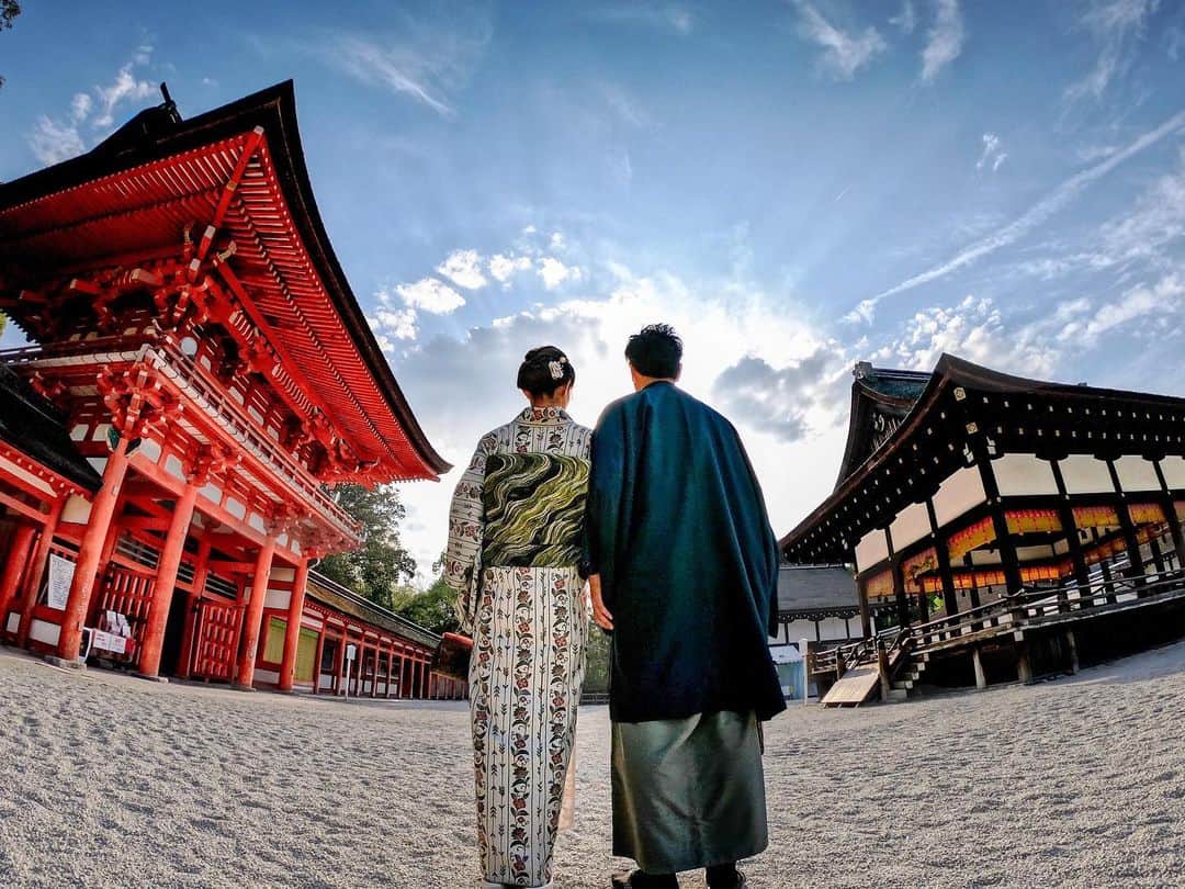 GoProさんのインスタグラム写真 - (GoProInstagram)「大切な人と過ごす癒しの旅 💙⛩ #世界遺産 下鴨神社 から @nonokahara の一枚。 ・ この作品について：「日本ならではの風景は美しくもあり力強く、その雰囲気が伝わるよう建物と人物の位置やアングルなど構図にこだわって、GoProのワイドな画角をフルに使い迫力のあるかっこいい写り方になるように撮りました！スーパーフォトONで撮影」 ・ ・ ・ #GoPro #GoProJP #GoProTravelJapan #GoProのある生活 #SuperPhoto #パワースポット #下鴨 #下鴨神社 #京都 #京都旅行 #Shrine #Shimogamoshrine #Kyoto #Kyototravel #WorldHeritage」11月12日 19時36分 - goprojp