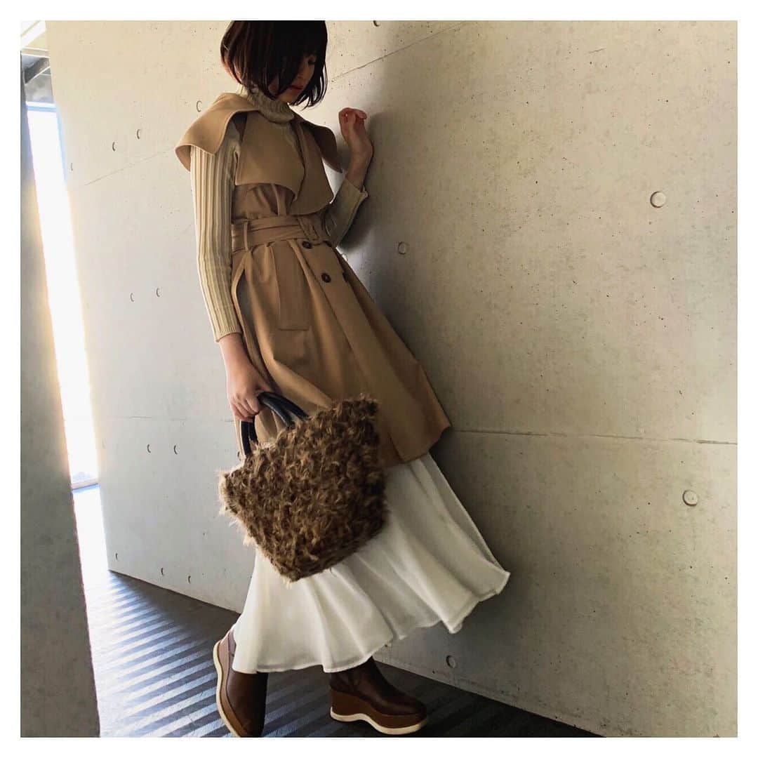 金城茉奈のインスタグラム：「久しぶりの私服さん。 今日は暖かい1日でしたね🍁 #labelleetude#charlesandkeith#fifth」