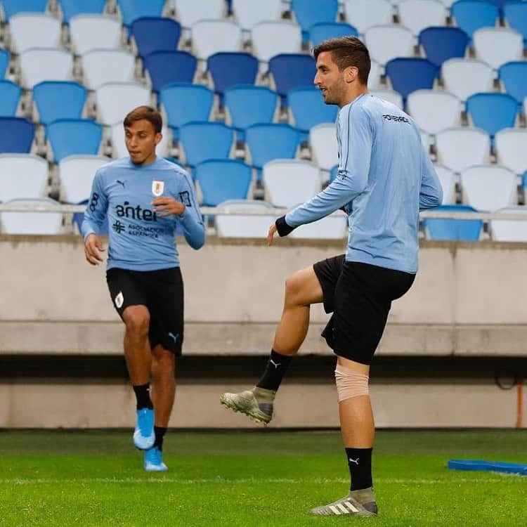 ロドリゴ・ベンタンクールさんのインスタグラム写真 - (ロドリゴ・ベンタンクールInstagram)「En Budapest preparando el partido ante Hungría 🇭🇺 vs 🇺🇾 #vamos @aufoficial」11月13日 5時57分 - rodrigo_bentancur