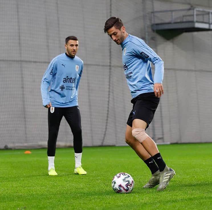 ロドリゴ・ベンタンクールのインスタグラム：「En Budapest preparando el partido ante Hungría 🇭🇺 vs 🇺🇾 #vamos @aufoficial」
