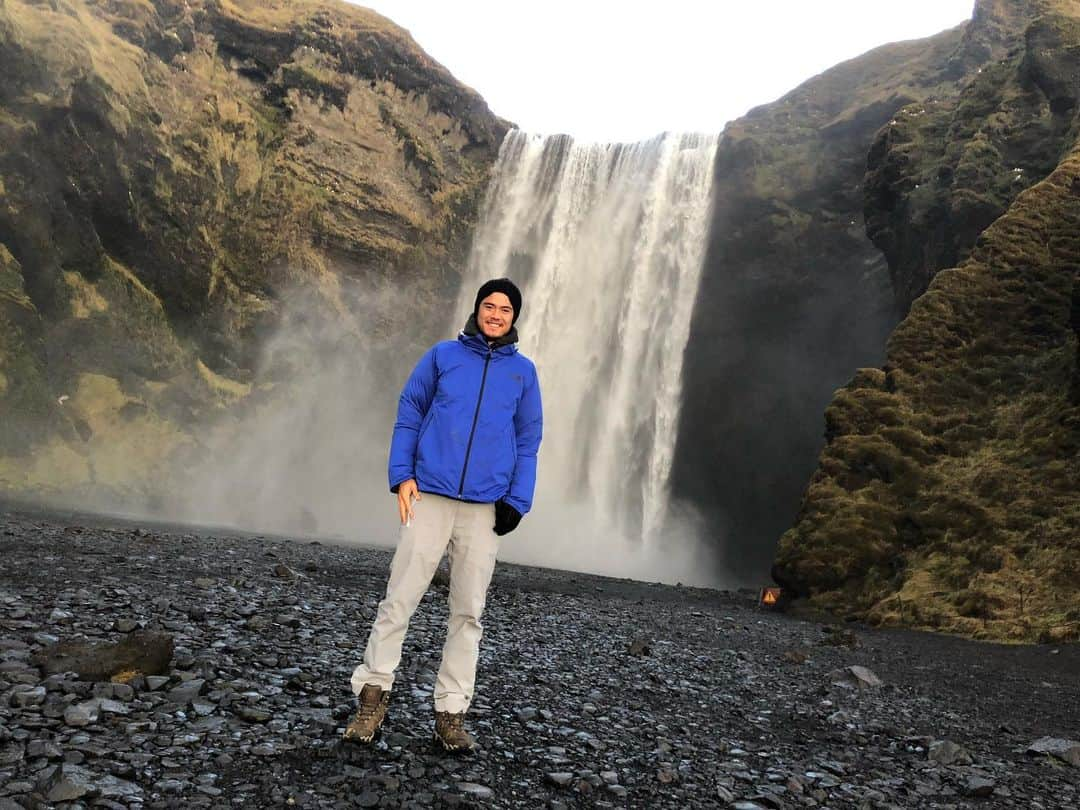 ダニエル太郎さんのインスタグラム写真 - (ダニエル太郎Instagram)「Animals and water falls #seljandfoss #Skogafoss #husky #horse #iceland」11月13日 6時30分 - tarodaniel