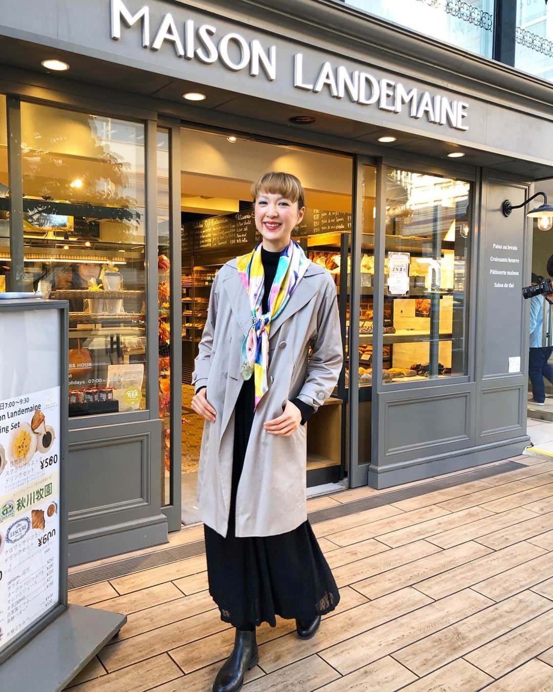 のインスタグラム：「私も毎日愛用している【モロッコ タイル柄・シルクスカーフ】✨ @SforShoko WEBショップでも販売中です！ #SforShoko」