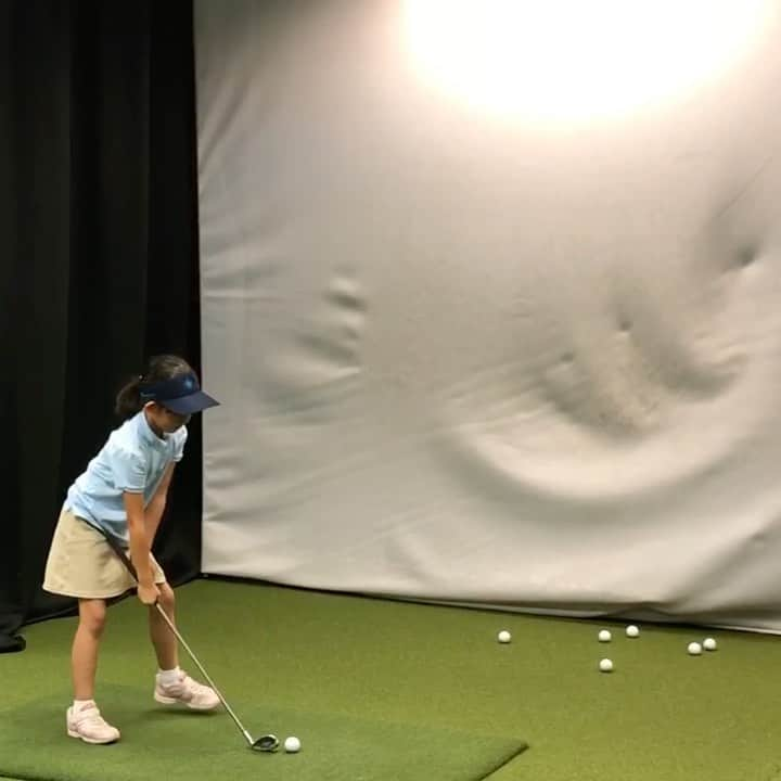 フロリダさえさなのインスタグラム：「Private golf lesson 60min🏌️‍♀️ コーチ、さすがに教えるのうますぎた。頭のブレ、腰の回転、ヘッドの向き。短時間で悪癖がだいぶ改善された。」