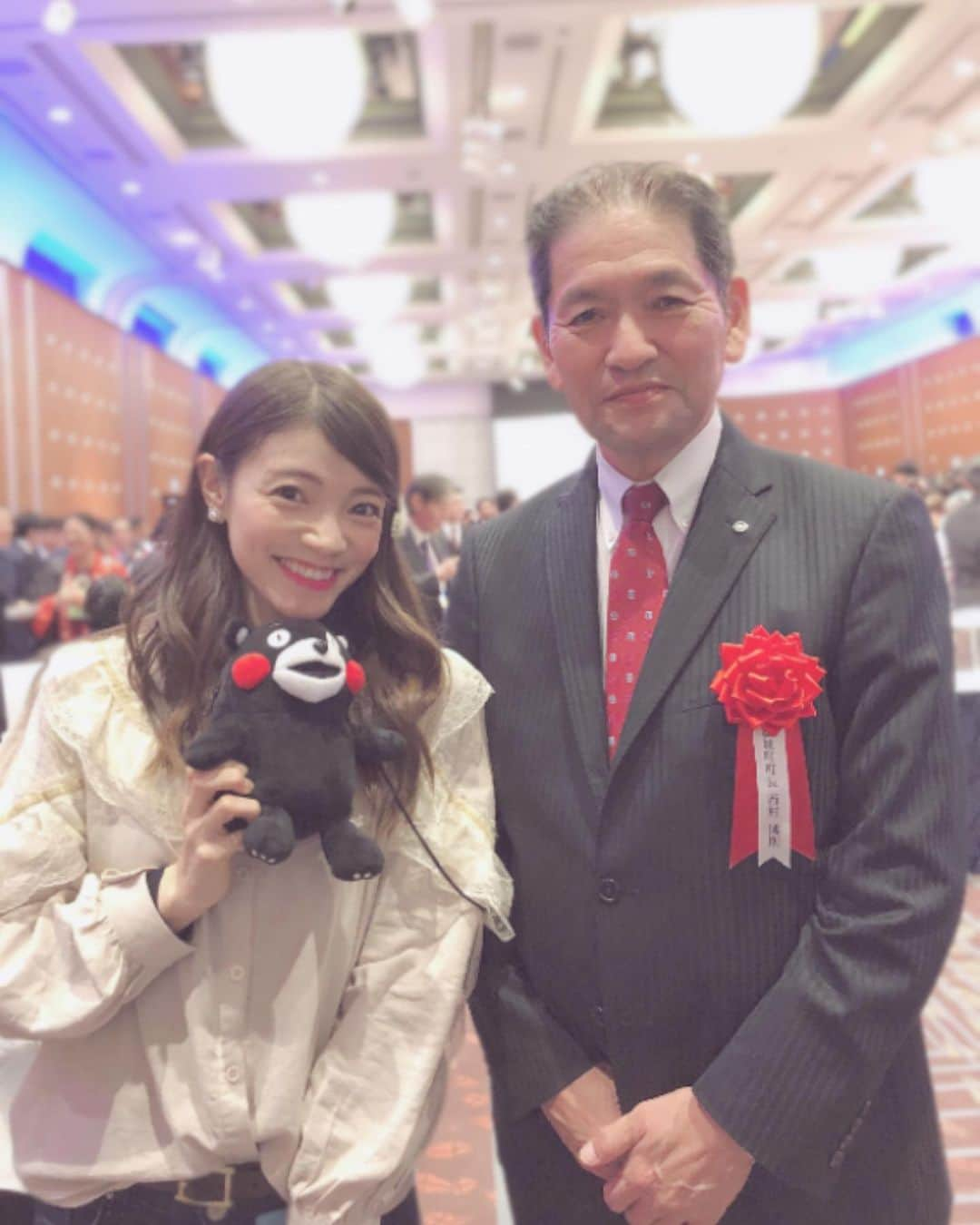 今吉めぐみさんのインスタグラム写真 - (今吉めぐみInstagram)「#熊本県人会 に昨日出席しまして﻿ 益城町の西村町長とも﻿ 夏祭りぶりにお逢いできました😊﻿ ﻿ ﻿ 益城町役場からもいつもお世話になっている﻿ 職員様方がいらっしゃり﻿ すごくいいお話ができて﻿ (いや、お話が聞けてが正しい。w)﻿ ﻿ この町の出身でよかったなって﻿ すごく思いました🍀﻿ ﻿ ﻿  トマトの生産量日本一の熊本県！！！✨﻿ ﻿ 県人会の食事にも当たり前に﻿ 出てきました🍅﻿ ﻿ 愛する地元の自慢の品を﻿ #ルド女 のみんなにも食べてもらいたくて﻿ 稽古場に差入れしました🍅✨﻿ ﻿ ﻿ おいし〜💕甘い〜っ💕﻿ って女子たちが笑顔で食べてくれてて﻿ 私とても幸せでした😆﻿ ﻿ ﻿ 熊本のトマト農家の皆さーーん﻿ 熊本のトマトちゃんと愛されてます🍅🙌﻿ ﻿ ﻿ #益城町復興大使　#益城町 #熊本グルメ#熊本トマト#トマト生産量日本一」11月12日 22時02分 - megu813