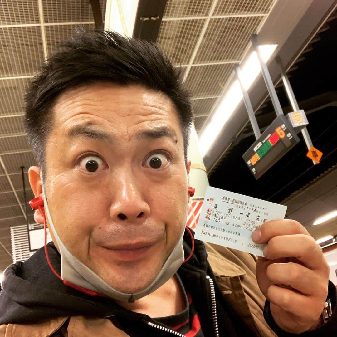 阿部浩貴のインスタグラム：「約2週間ぶりに家に帰ります。 #アップダウン  #阿部浩貴 #精一杯のアヒル口  #ありがとう #札幌 #北見 #佐呂間  #長野県  #今日は  #youtube の #ロケでした  #ヒロキチャンネル #次回は  #11月16日公開  #早く子どもに会いたい」