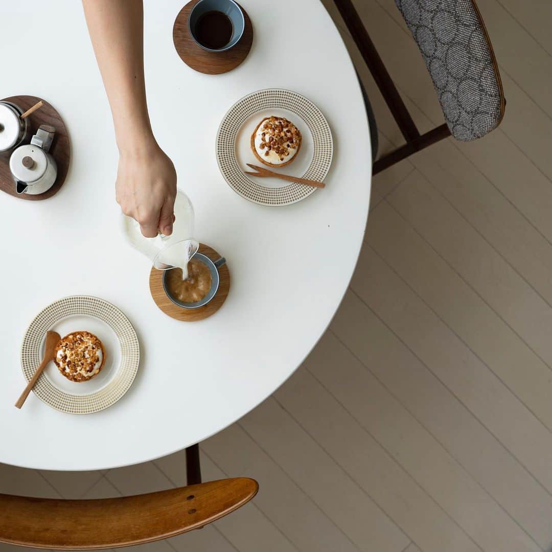 cafe_no_maのインスタグラム：「When it’s getting colder, somehow I feel like drinking cafe au lait☕️ . ちょっと寒くなってくるとなぜか無性にカフェオレな気分です。」
