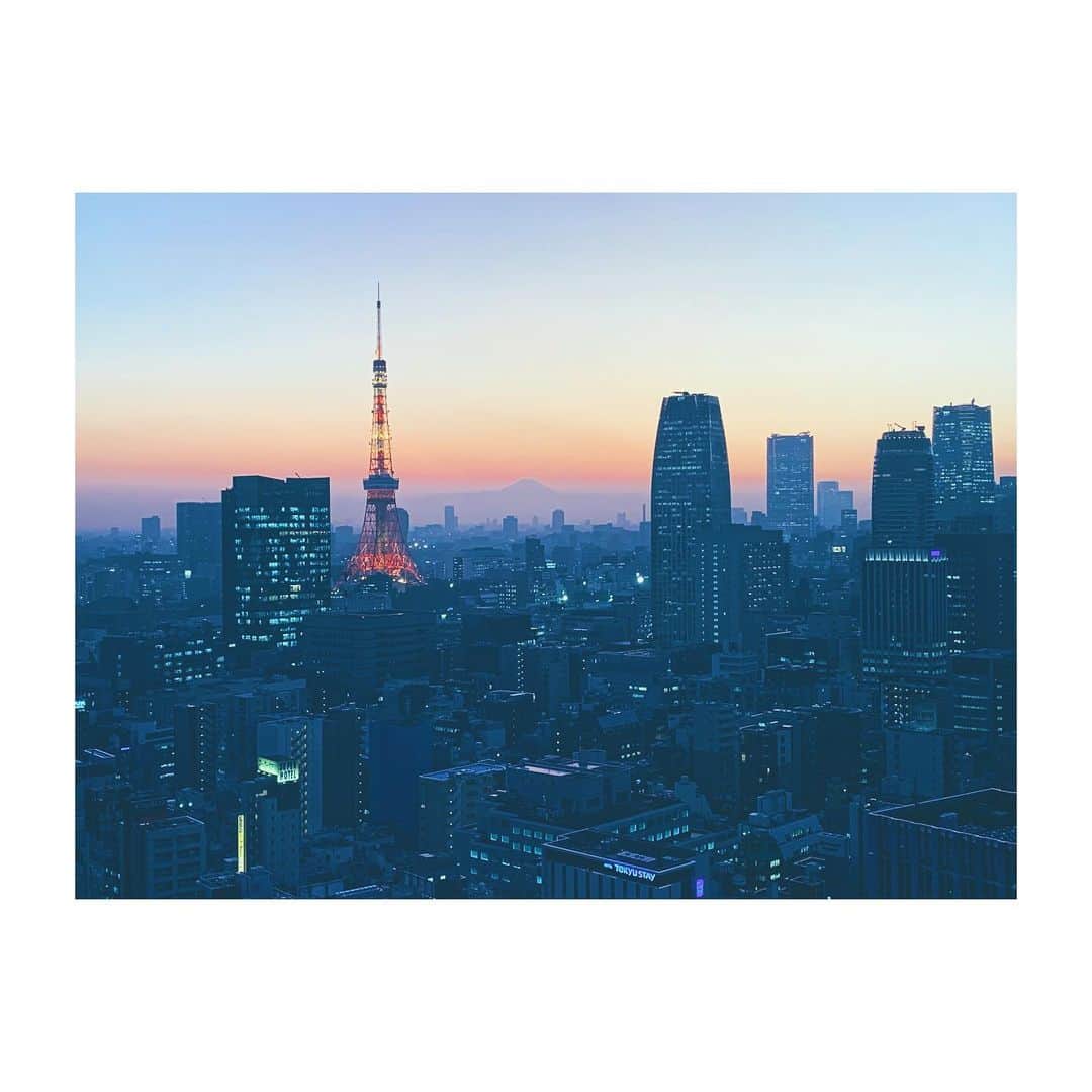 田口司のインスタグラム：「友人や応援してくださる皆様から深イイ話見たよーっていう報告、凄く嬉しかったです😌今後も高みを目指して頑張りますので応援のほどよろしくお願いします！ #東京タワー #夕焼け #photography #photooftheday #vsco #japan #tokyo」