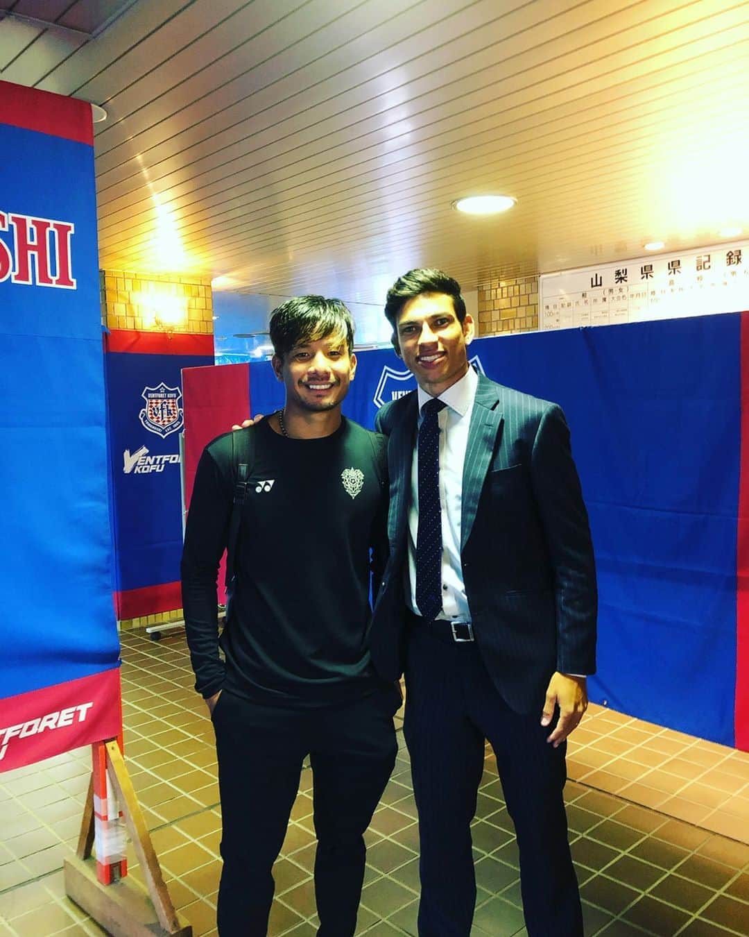 松田力のインスタグラム：「元チームメイト ドゥドゥー😜  対戦したかったねー。  #ドゥドゥ #松田力 #アビスパ福岡 #avispa #福岡 #アミーゴ #amigo #友達 #friend」