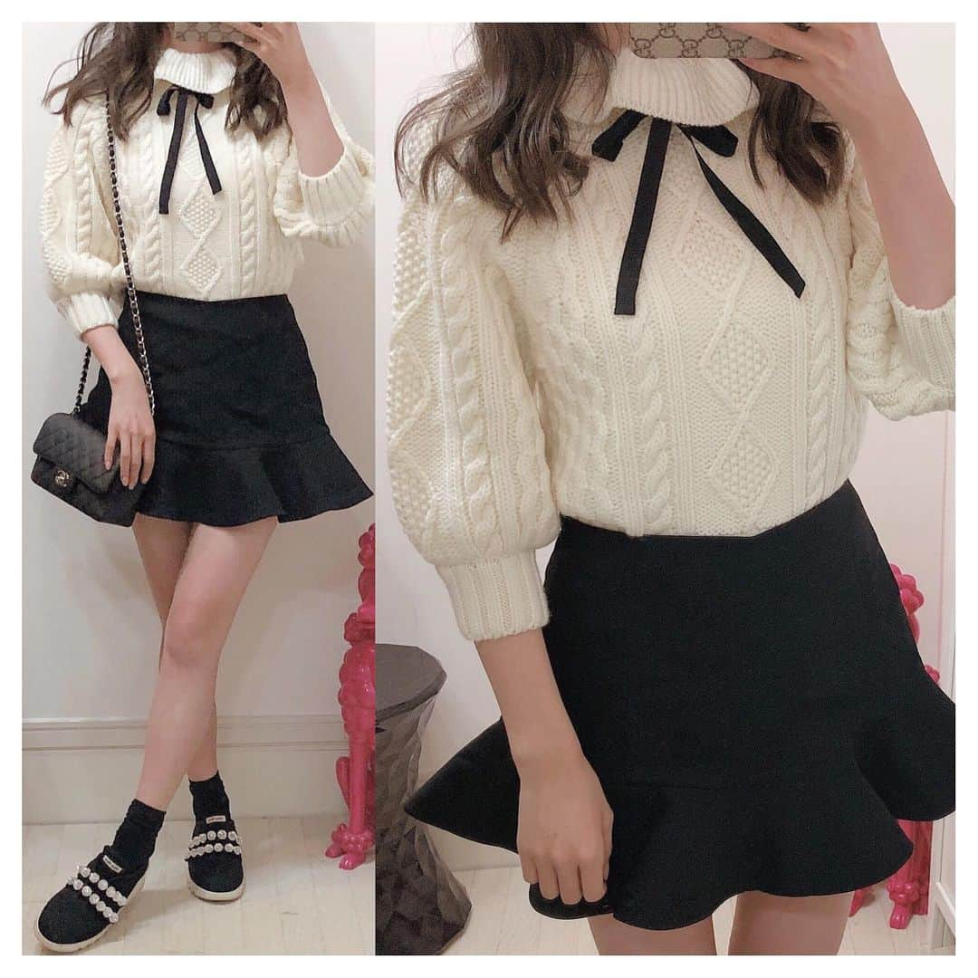 おまみのインスタグラム：「＊﻿ ＊﻿ coordinate 。♡﻿ ﻿ ﻿ tops:redvalentino﻿ skirt:valentino﻿ shoes:miumiu﻿ bag:chanel﻿ ﻿ ﻿ 久々にスニーカーコーデ 。♡﻿ やっぱりこのビジュースニーカーだとカジュアルにならなくていいよね 。♡﻿ ﻿ @redvalentino のニットはデザインが可愛い 。♡﻿ ﻿ ﻿ #coordinate #code #outfit #ootd #wear #fashion #コーディネート #コーデ #コーデ記録 #ファッション #ファッションコーデ #おまみ服 #今日のコーデ #redvalentino #レッドヴァレンティノ #ヴァレンティノ #valentino #miumiu #ミュウミュウ #chanel #chanelbag #シャネル #シャネルバッグ #ニットコーデ #スニーカーコーデ #冬服 #冬服コーデ #ミニスカート #todayscode #フレアスカート」