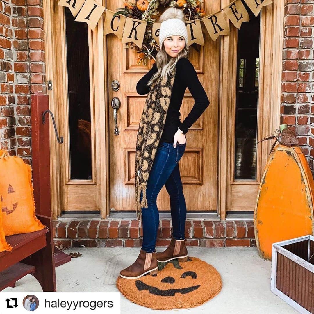 のインスタグラム：「Regram @haleyyrogers rocking our skinny jeans! #InMyELLAment」