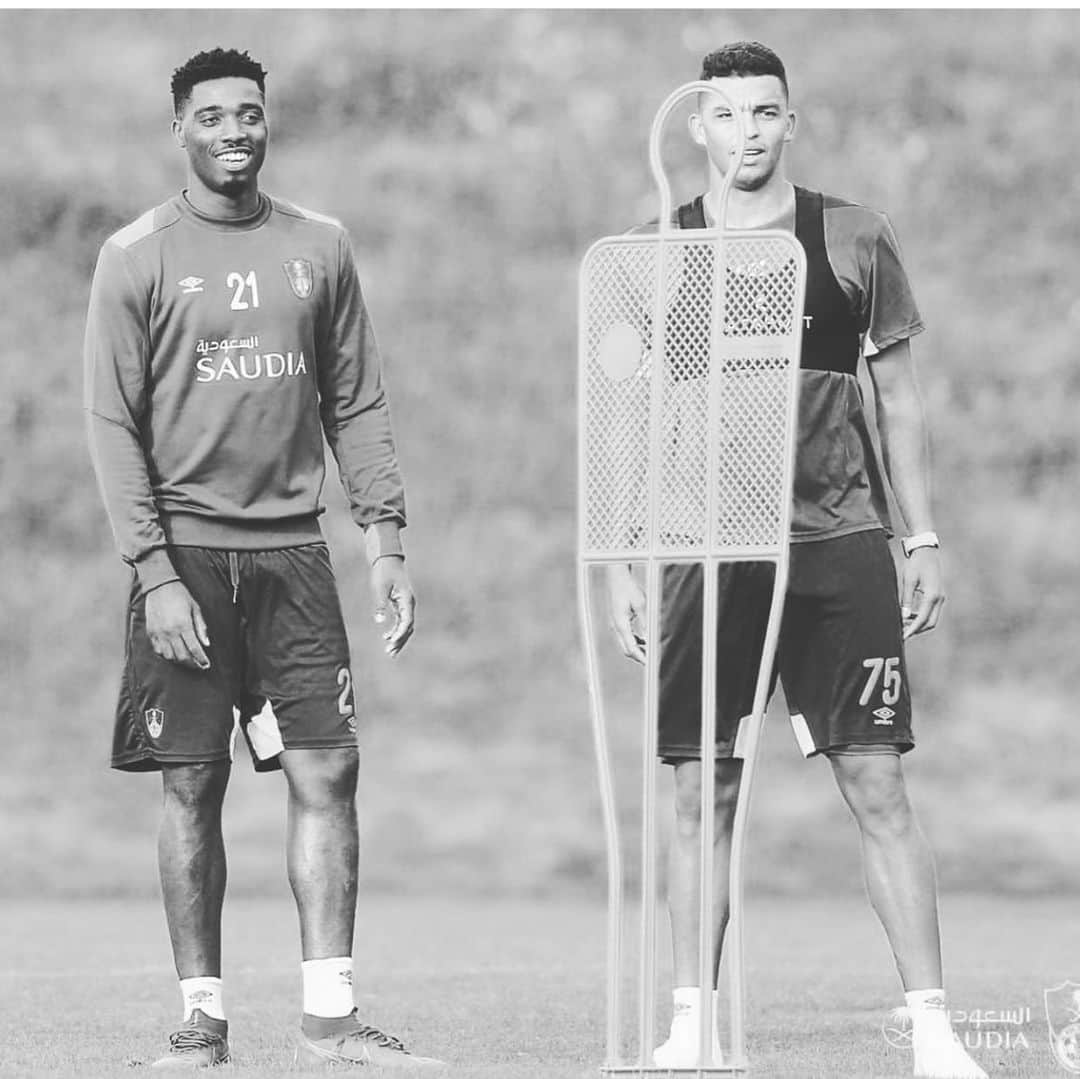 アデルラン・サントスのインスタグラム：「TBT 💚💚😅✈️✈️✈️🔥🔥🔥😜😜 #alahlifc」