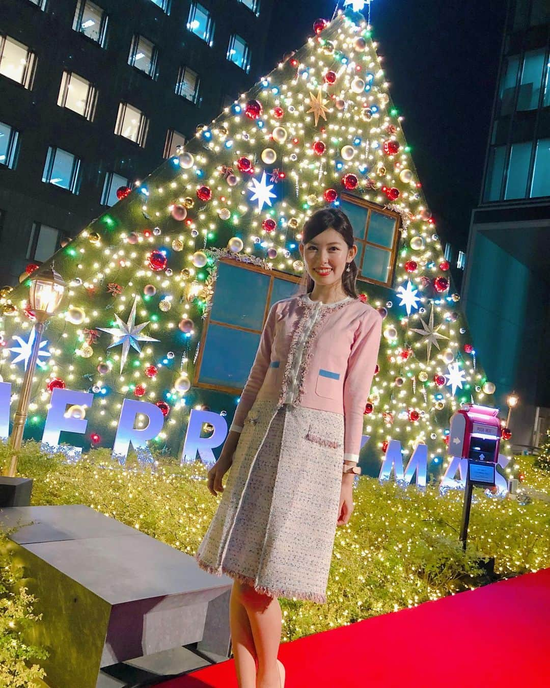 橘ゆりかさんのインスタグラム写真 - (橘ゆりかInstagram)「エイベックスビル前のクリスマスツリー🎄🎁❤️﻿ ﻿ 今年はサンタさんのシルエットが動くよ🎅❗️﻿ ﻿ ﻿ ﻿ ﻿ #エイベックス #弊社 #クリスマスツリー #点灯式  #南青山 #橘ゆりか #merrychristmas #christmastree」11月12日 22時53分 - yuricalcal