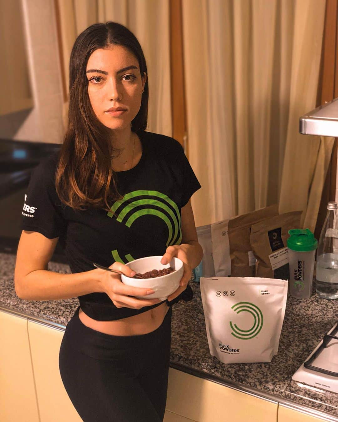 アレシア・パヴェーゼさんのインスタグラム写真 - (アレシア・パヴェーゼInstagram)「Who likes chocolate and coconut protein?🥰🙋🏻‍♀️ Link in BIO to try @bulkpowders products #bulkpowders #teambulk #fitgirl #fitness #fit #fitnessmotivation #running #motivation #trackandfield #trainingday #protein #fitfood」11月12日 23時00分 - alessiapavese