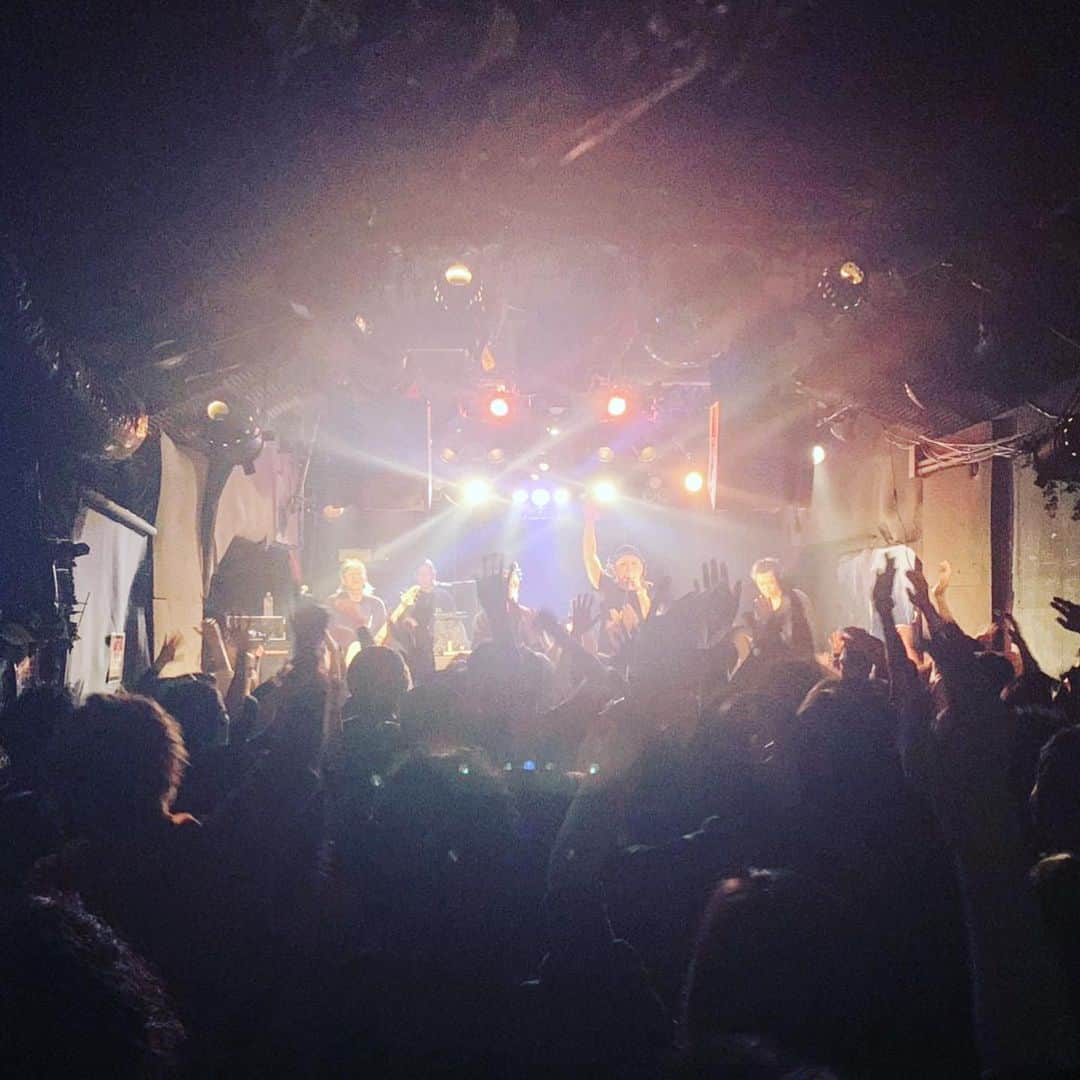 KAI_SHiNEのインスタグラム：「1110 極音TOUR #12 @神戸 太陽と虎🐅 つくづく、このタイミングが山嵐の太虎のタイミングだったんだと思う。 またゆっくり寄らせて下さい。 皆、超楽しかったぜ‼︎🤘 Thanxxx‼︎🙏🙏🙏✨ ﻿ #山嵐 #SHADOWS #極音tour #day12 #hyogo #kobe #taiyototora #太陽と虎  #livehouse #live #life #vibe  #tour #journey #yamaarashi  #感謝 #jp」