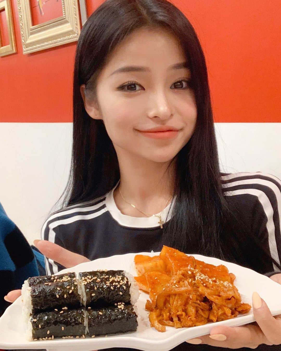 カン・ギョンミンさんのインスタグラム写真 - (カン・ギョンミンInstagram)「🍜 신사에 OMG 맛집 찾았어요 🍲 떡볶이 꼭 드셔야합니다 여러분 ••• 내일도 가야지 🤦🏻‍♀️ #오나시짬뽕2호점 #굠민냠냠탐방🍽」11月12日 23時20分 - kkmmmkk