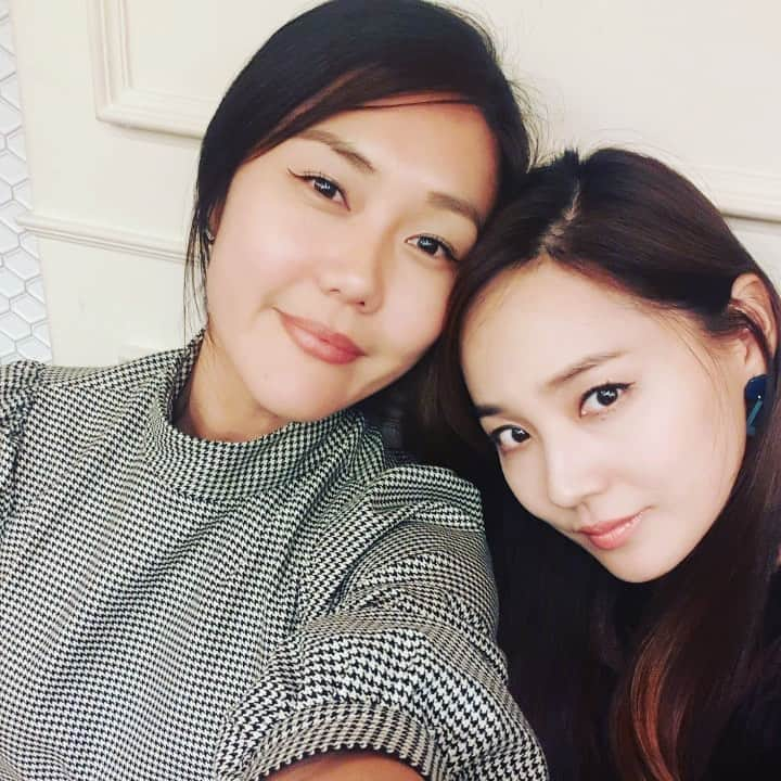 ユジンさんのインスタグラム写真 - (ユジンInstagram)「#bestfriends for over 20 years~!So precious because we share so much memories...! 우리 같이 예쁘게 나이먹자~몸도 마음도 예쁘게~ㅎㅎㅎl luv you💋」11月12日 23時14分 - eugene810303