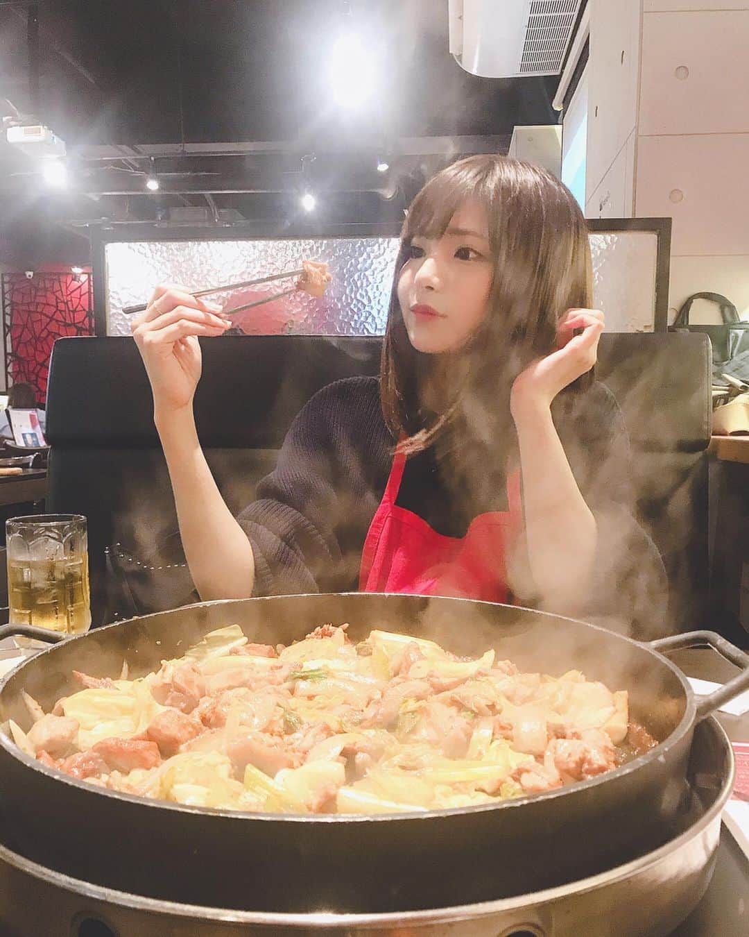 のインスタグラム：「新大久保にて本格タッカルビを食べてきました🐔🥘 #美味しかった #野菜もたっぷり #セブンの冷凍タッカルビしか食べた事無かった笑 #それもそれで美味しい  #タッカルビ #韓国 #韓国料理 #韓国グルメ #korea #koreanfood  #japan #tokyo #japanese #asia #model #girl #fashion #happy  #西谷麻糸呂 #modeling #日本  #selfie #food #グルメ #instagood #instamood #dinner #ご飯 #yummy #yum」