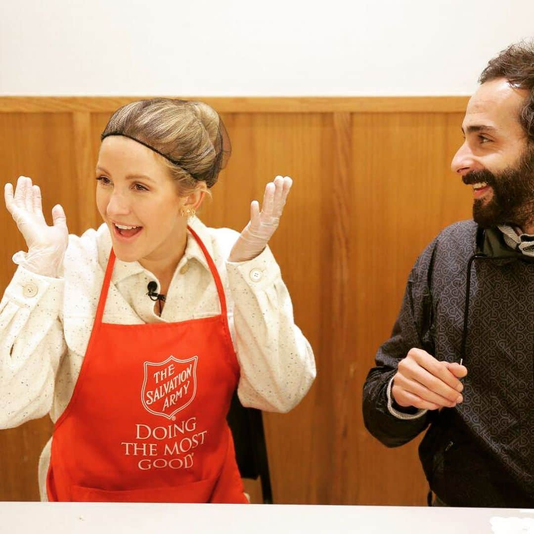 エリー・ゴールディングさんのインスタグラム写真 - (エリー・ゴールディングInstagram)「Ok so maybe hairnet not my strongest look but thank you @salvationarmyus for having us in New York. As you know, I have spent a lot of time in shelters in London, and this was my first time in NYC... The Salvation Army annually helps more than 23 million Americans overcome poverty, addiction and economic hardships through a range of social services. By providing food for the hungry, emergency relief for disaster survivors, rehabilitation for those suffering from drug and alcohol abuse, and clothing and shelter for people in need. I sat and spoke to several people who had come in from the bitter cold for some food (they serve to over 150 per day here) , warmth and perhaps a chat with one of the volunteers. 🙏🏼」11月12日 23時30分 - elliegoulding