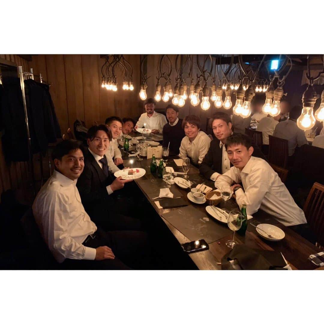 小池純輝さんのインスタグラム写真 - (小池純輝Instagram)「. 総会後に理事だけで食事会をしました✨ ざっくばらんに色々な話が出来て楽しかったです😊 戸嶋くんようこそ👍🏼 今回はタニさん（大谷秀和選手）が参加出来なかったのでまたみんな揃って食事会をしたいです✨ より良いサッカー界にしていきましょう！ #jleague #jリーグ #j2 #東京ヴェルディ #tokyoverdy #verdy #verdyfamily #soccer #football⚽ #football #footballplayer #サッカー #フットボール #小池純輝 #19 #⚽️ #東京 #tokyo #日本プロサッカー選手会 #jpfa #jfa #高橋秀人 #小川佳純 #菅和範 #山田大記 #竹田忠嗣 #登里享平 #守田達弥 #戸嶋祥郎 #大谷秀和」11月12日 23時38分 - junki_koike