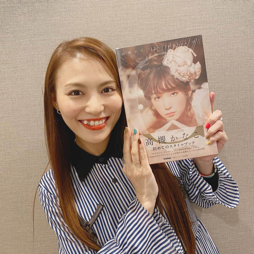 田野アサミさんのインスタグラム写真 - (田野アサミInstagram)「❤️。 高槻かなこのStyle Book C.📕 私も中でチラッとかなこへコメント📝させてもらってます😍✨👏🏻 かなこ改めておめでとう♡ そして寝る前にじっくり熟読する！笑 かなこファンの皆ももう手元にあるかな？📖☺️素敵だよね！ #高槻かなこ#田野アサミ StyleBook.私も出す事ができたらその時は愛する皆にコメント📝もらおー❤️笑」11月12日 23時33分 - tano_asami