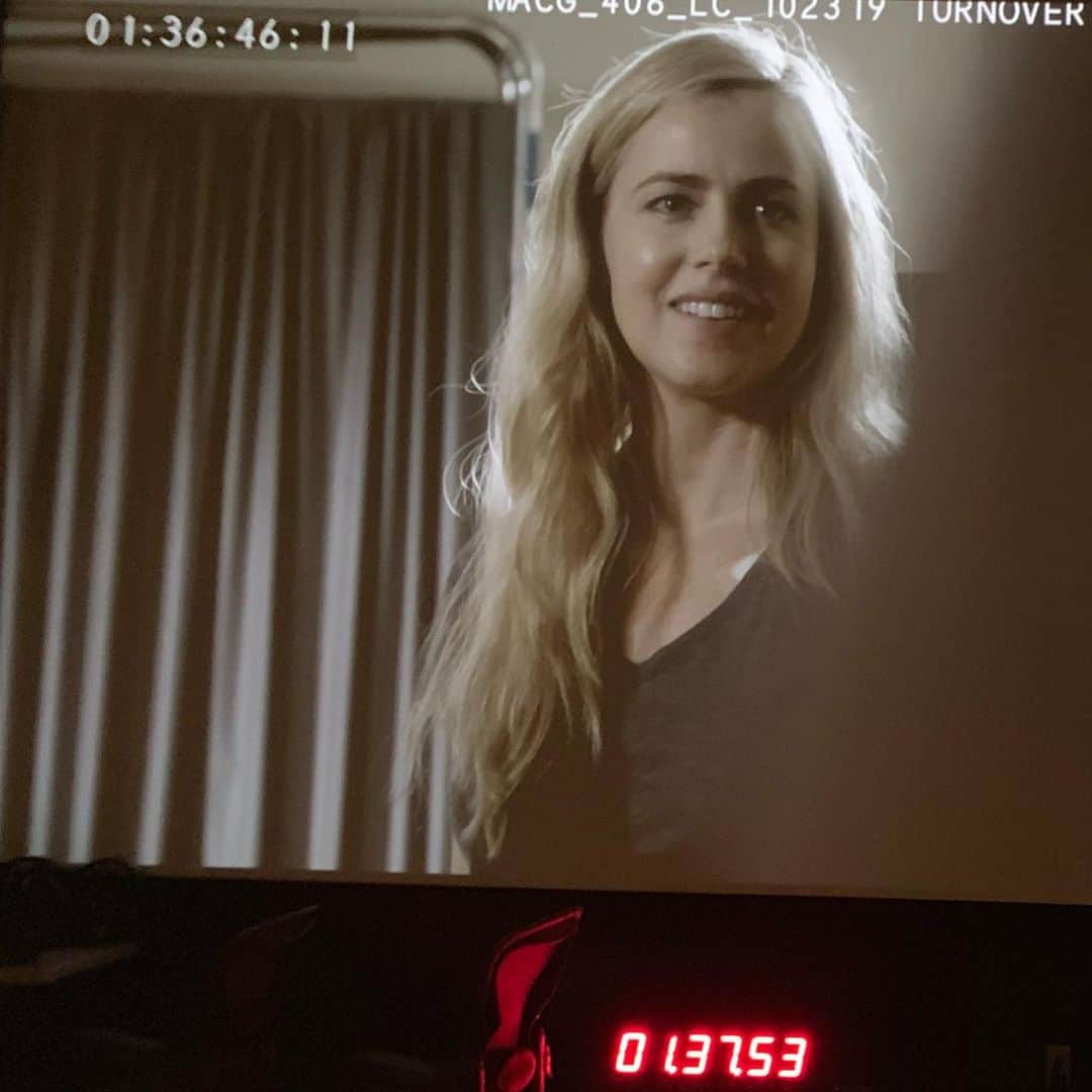 アマンダ・シュルのインスタグラム：「A little sneaky peeky at Emilia West. Coming to your small screen in #2020. #macgyver #nofilter #paramount #thatwatertowertho #ADR」